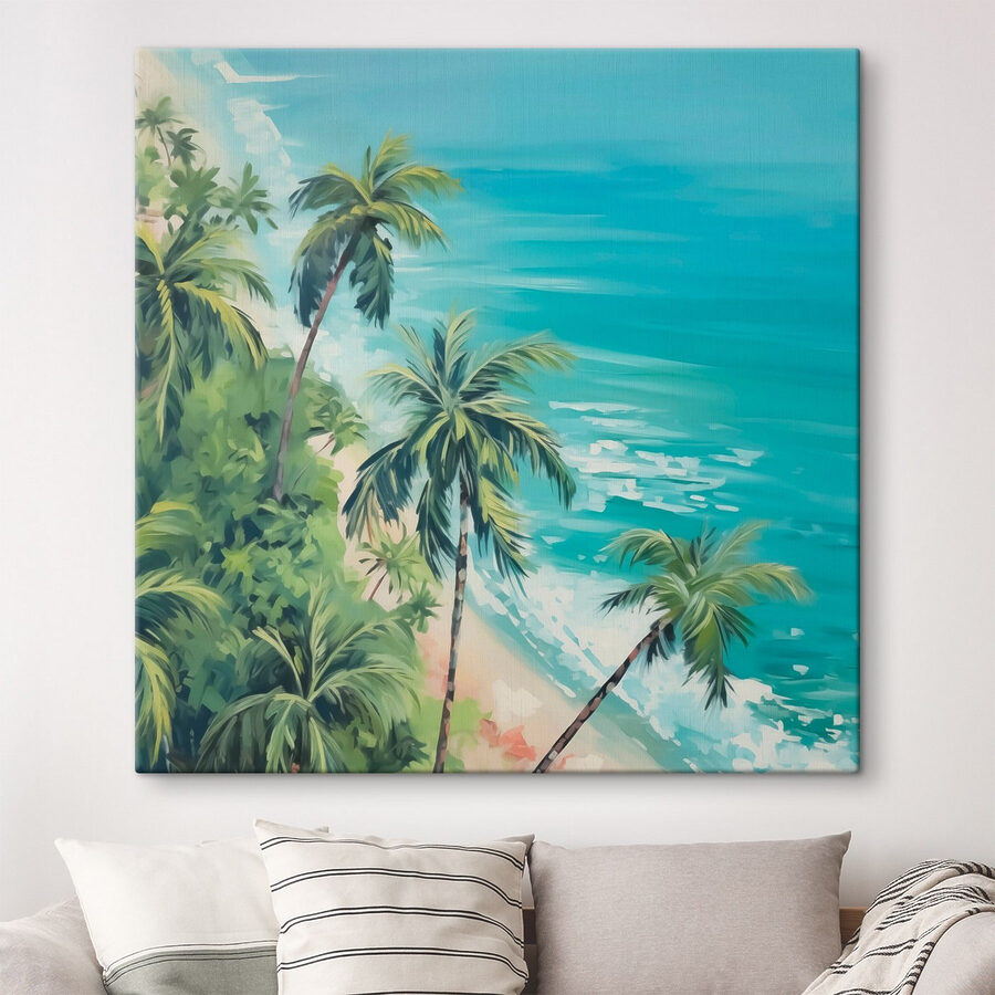 Strand met palmbomen en blauw water