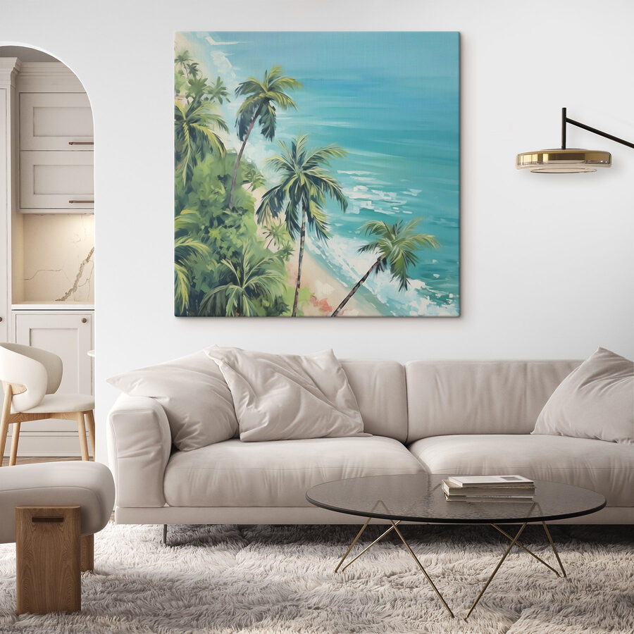 Strand met palmbomen en blauw water
