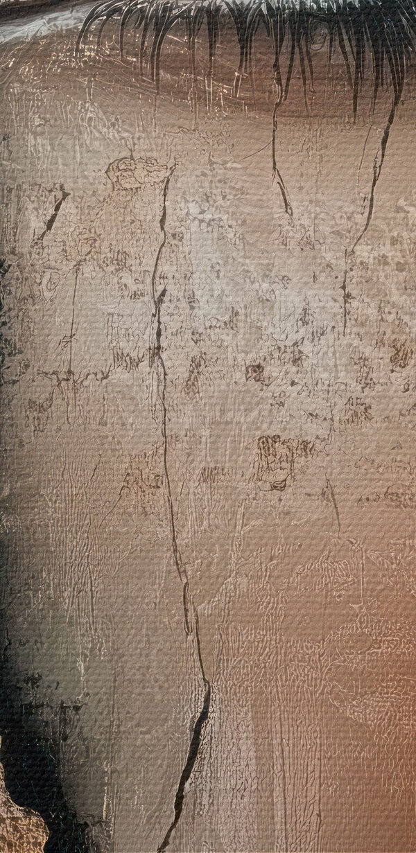 Vrouw’s gezicht met een gebarsten muur Vrouw’s gezicht met een gebarsten muur