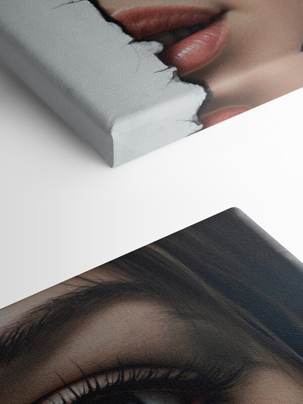 Vrouw’s gezicht met gescheurd papier Vrouw’s gezicht met gescheurd papier