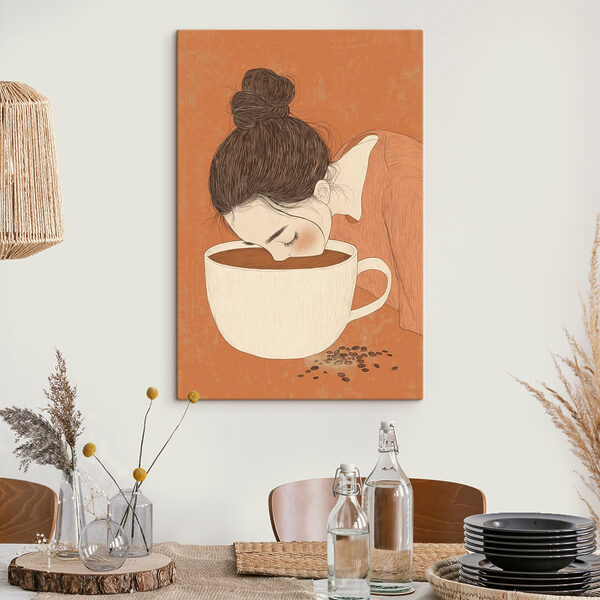Vrouw drinkt uit een beker Vrouw drinkt uit een beker