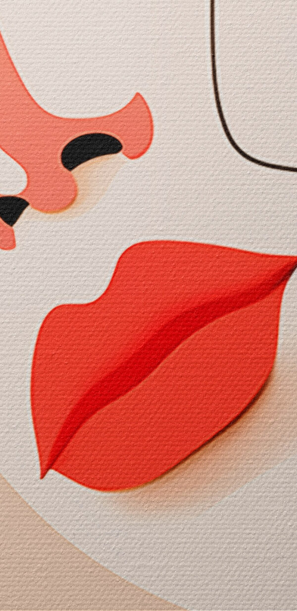 Vrouw met rode lippen en zwarte vlekken op haar gezicht Vrouw met rode lippen en zwarte vlekken op haar gezicht