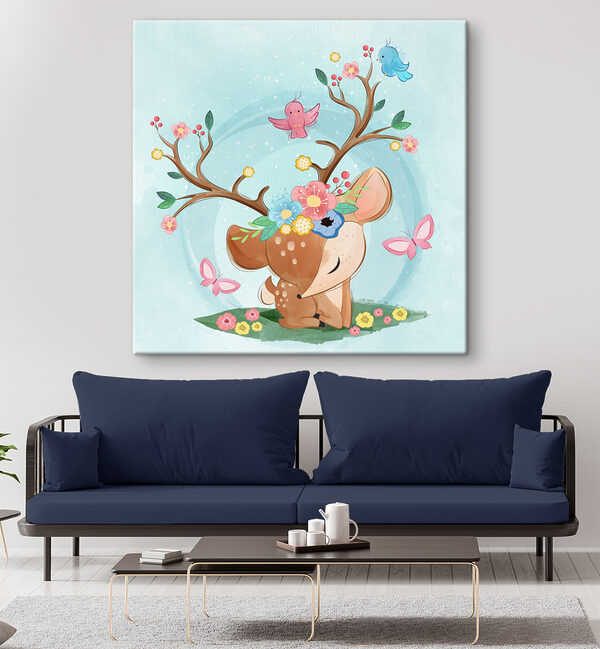 Een cartoon hert met bloemen en vogels Een cartoon hert met bloemen en vogels