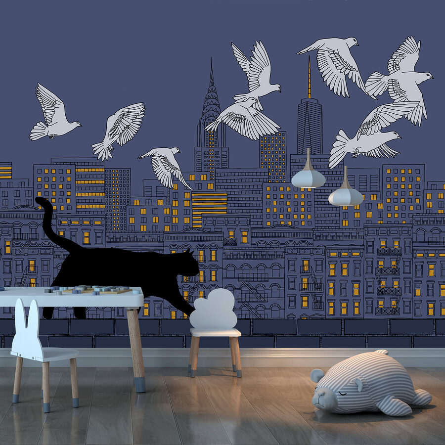 Kat loopt op een muur met vliegende vogels in de lucht