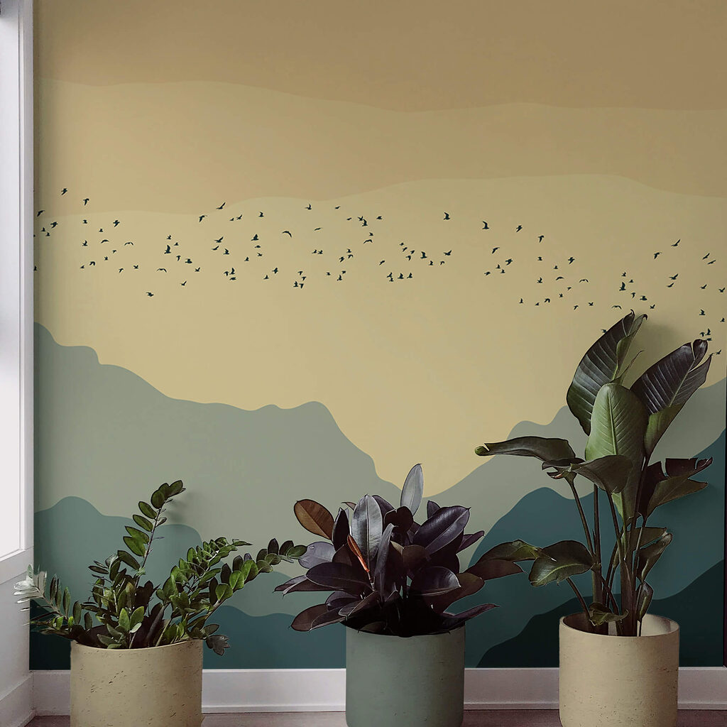 Groep vogels vliegend over bergen Groep vogels vliegend over bergen