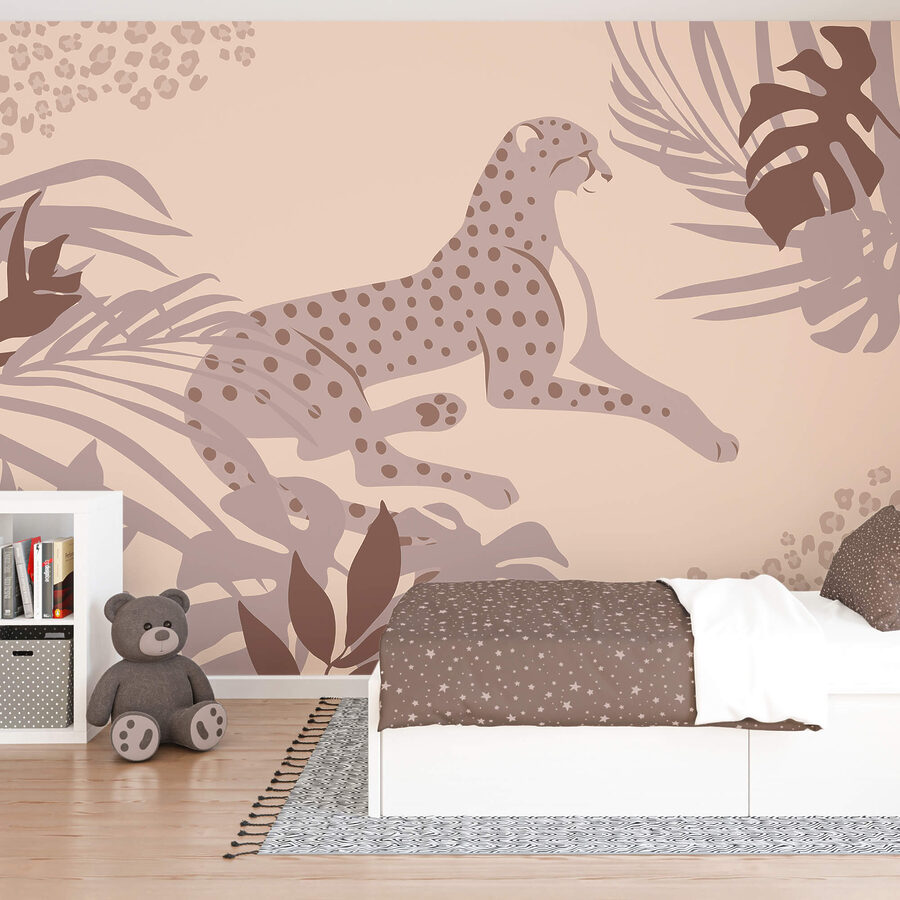 Cheetah liggend met planten