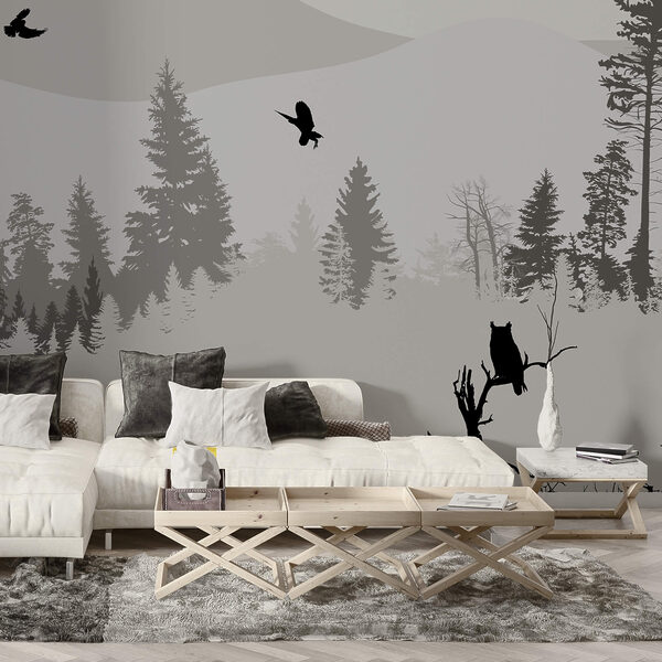 Vogels vliegen over een besneeuwde berg