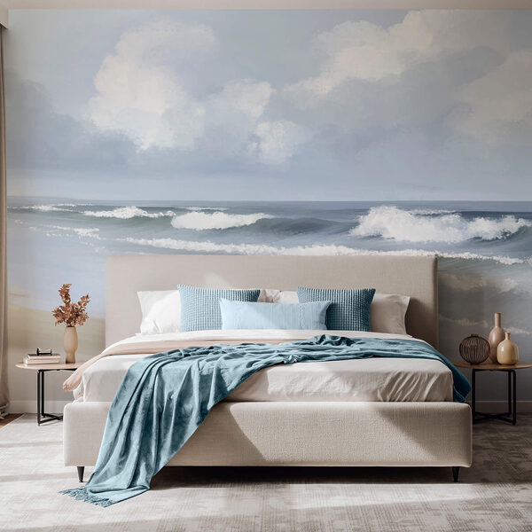 Strand met golven die op de kust breken