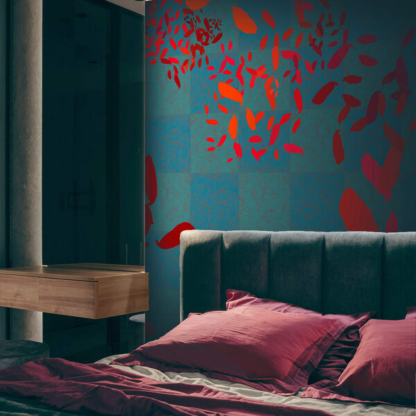 Rode bladeren op een blauwe achtergrond