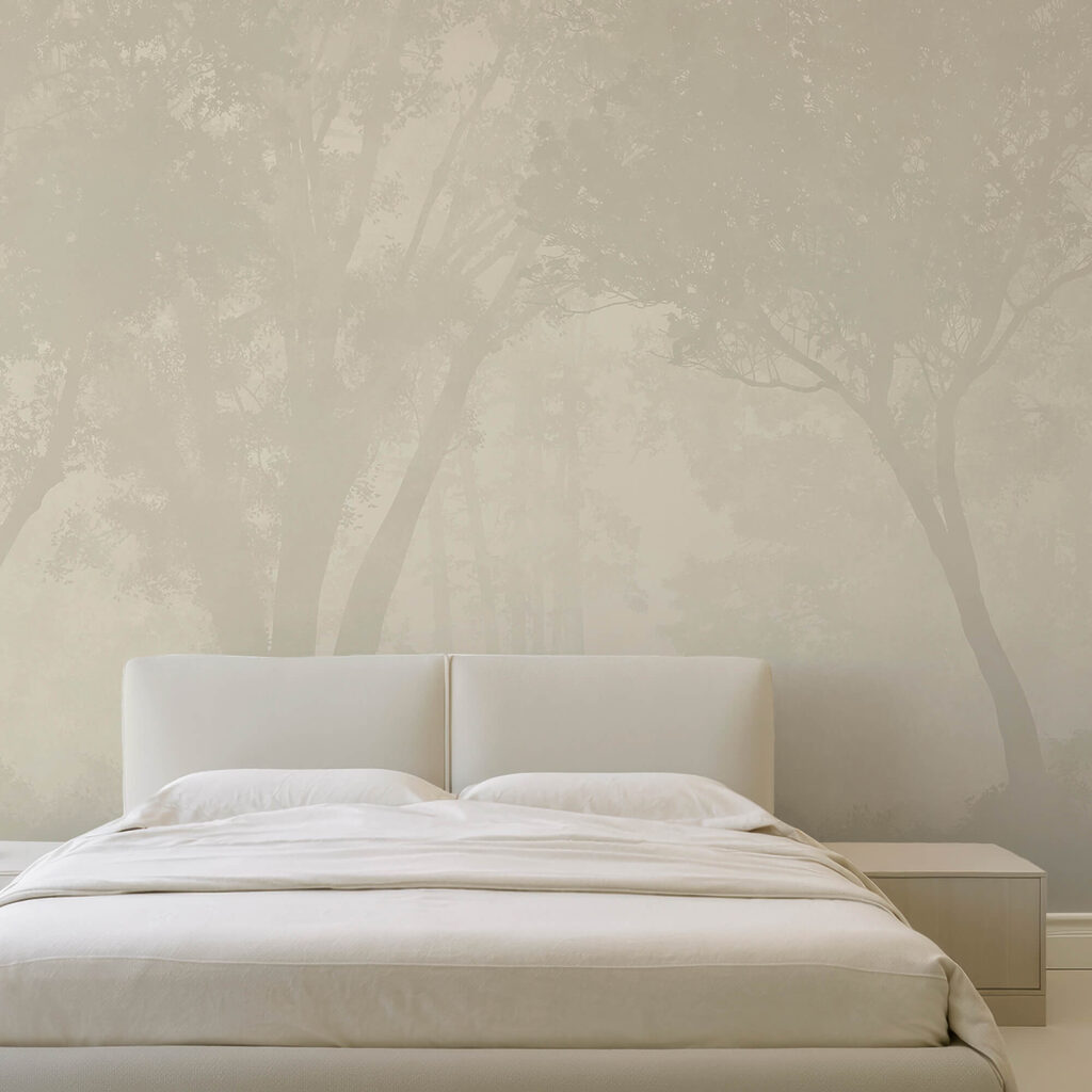 Mistig bos met bomen