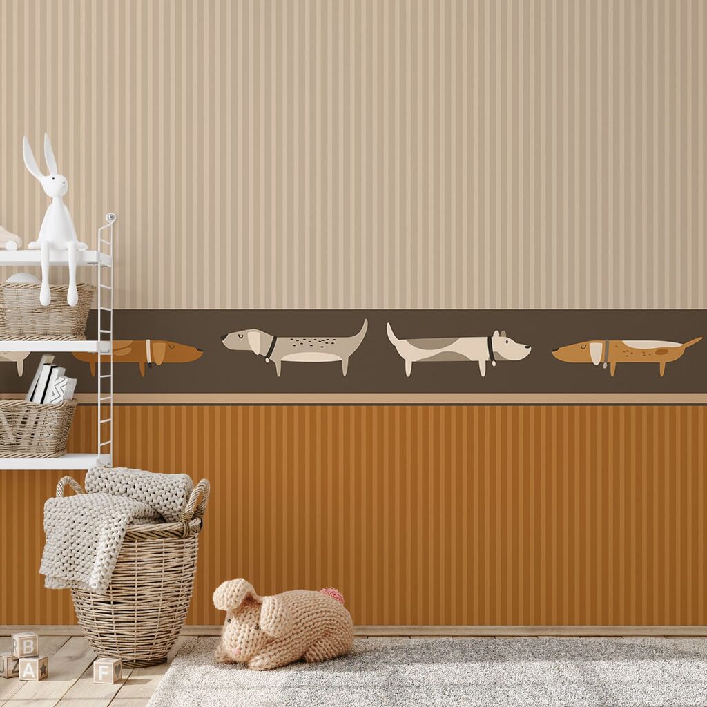 Een rij honden op een muur