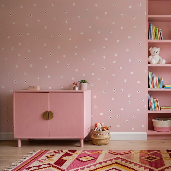 Roze achtergrond met witte bloemen