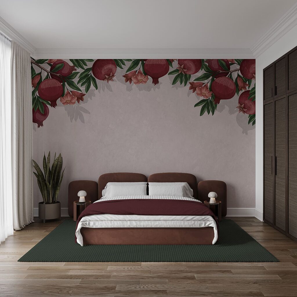 Behang met een motief van rode vruchten en bloemen