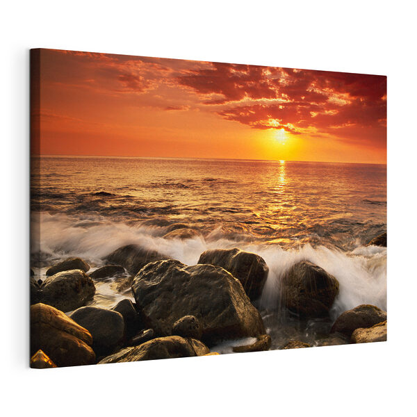 Een zonsondergang boven een rotsstrand Canvas Schilderijen Een zonsondergang boven een rotsstrand