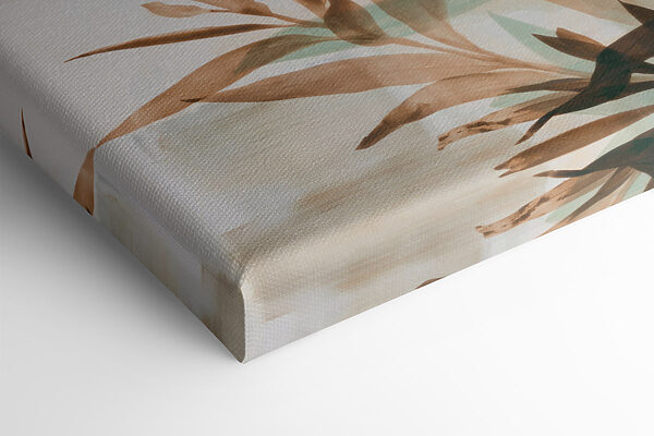 - Elegant foliage in soft hues - Elegant foliage in soft hues