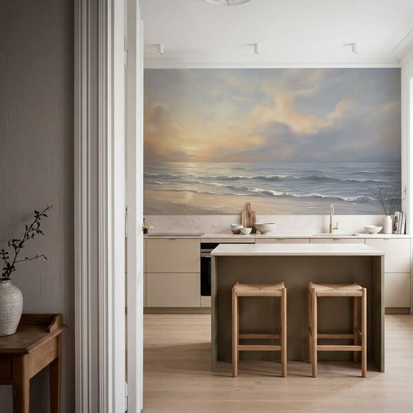 Strand met golven en een bewolkte hemel Strand met golven en een bewolkte hemel